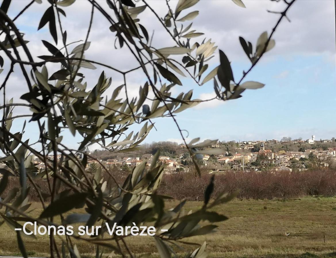Comme A La Maison Clonas-sur-Vareze Екстериор снимка