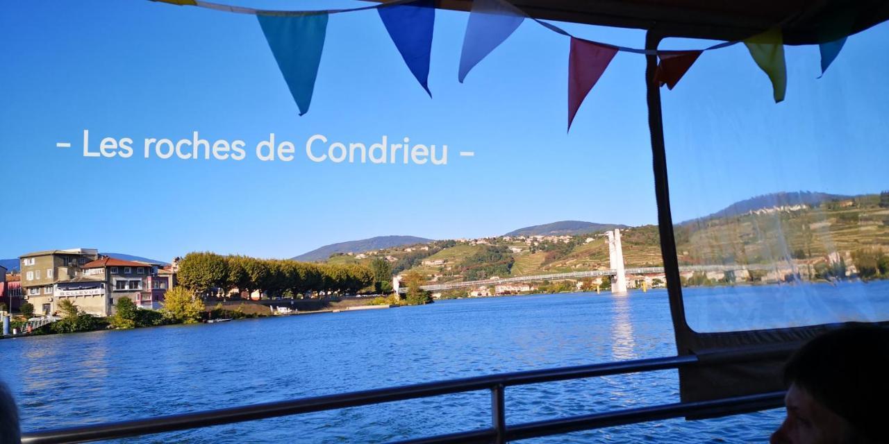 Comme A La Maison Clonas-sur-Vareze Екстериор снимка