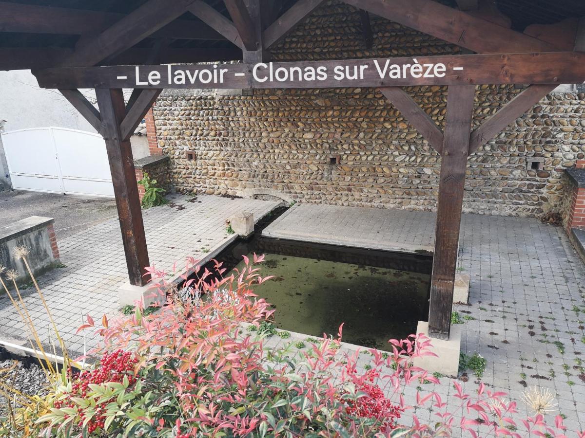 Comme A La Maison Clonas-sur-Vareze Екстериор снимка