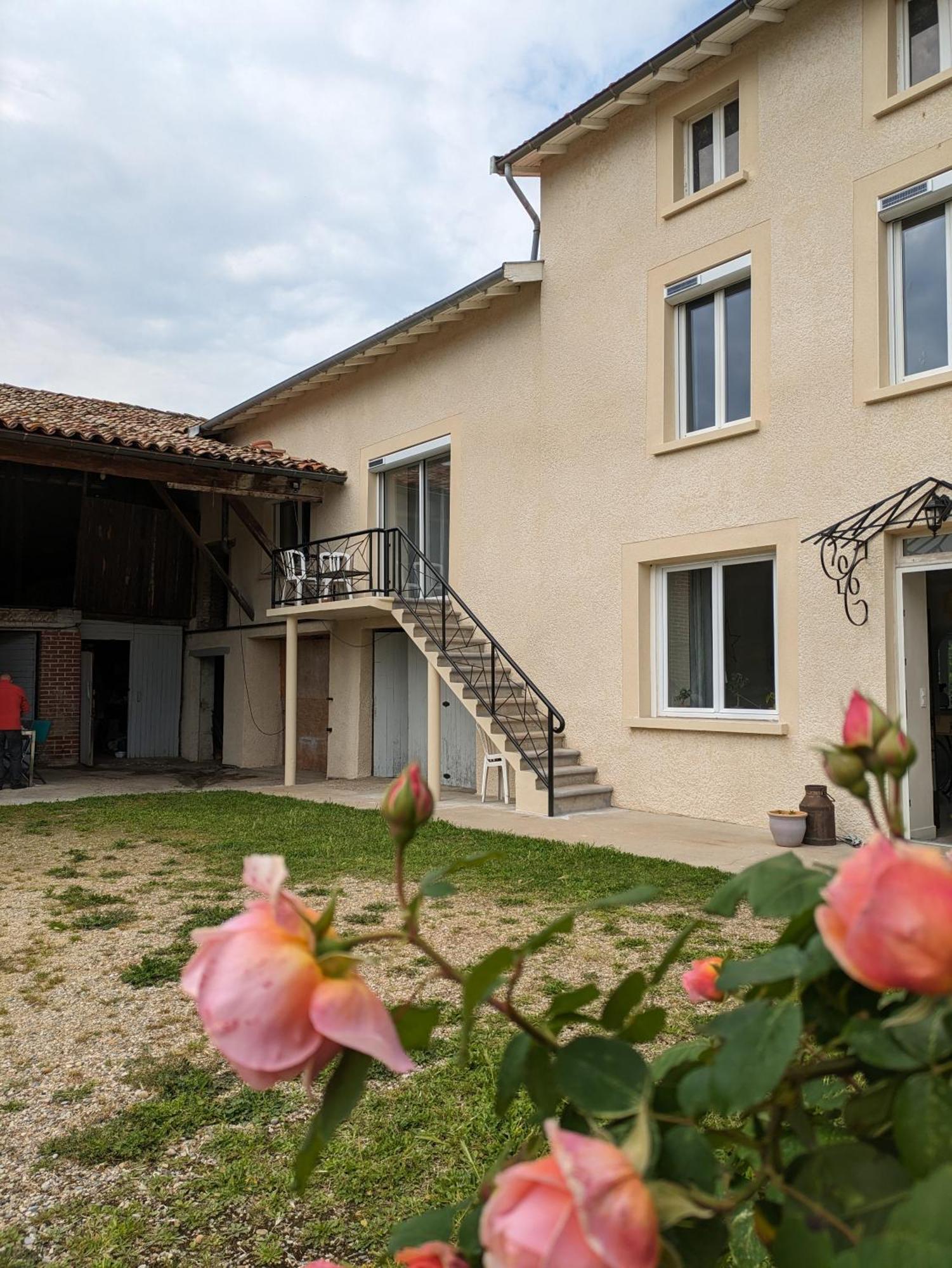 Comme A La Maison Clonas-sur-Vareze Екстериор снимка